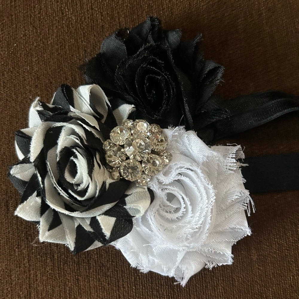 NWOT Baby Girl Black and White Elastic Headband